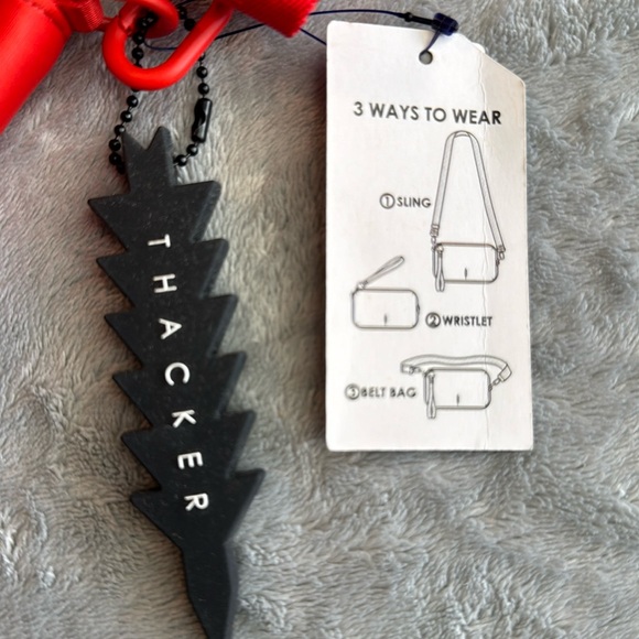 NWT Thacker Cocoon 3 In 1 Phone Bag Crossbody Beltbag Wristlet Red/Orange - Picture 7 of 16